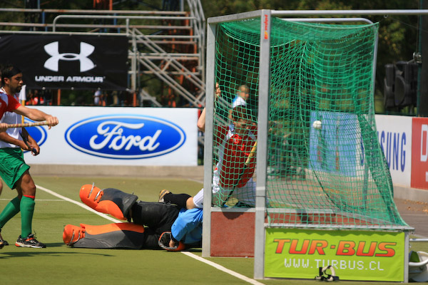 Canada vs. Mexico - Picture Fernando Fern�ndez